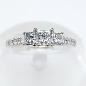 14k Celebration Grand 3 Stone Princess Cut Engagement/ Anniversary Ring Size 7